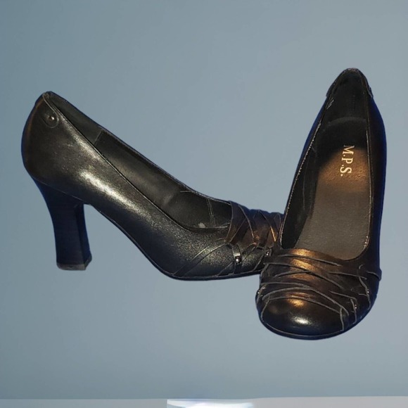 Women's MBS Black size 8 pumps from the early '00s - Picture 2 of 3